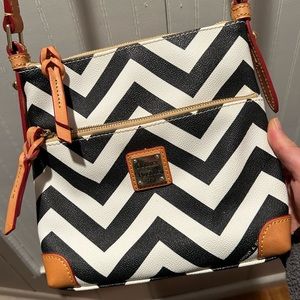 Black & White Dooney & Bourke crossbody
